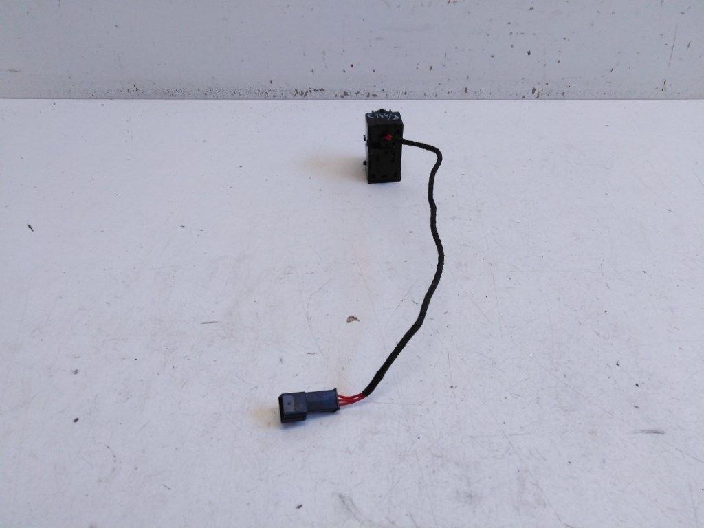 Tesla Model 3 jobb elsõ ablakemelõ kapcsoló 108103801E 2. kép