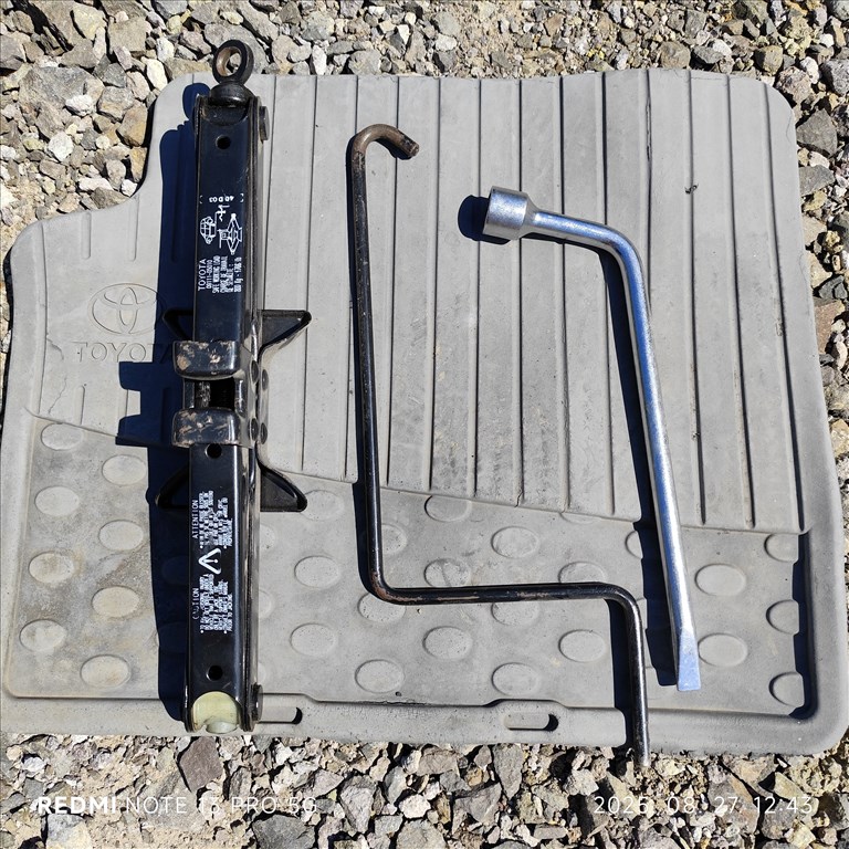 Toyota Corolla 1, 4 vvti gyári emelő. 1. kép