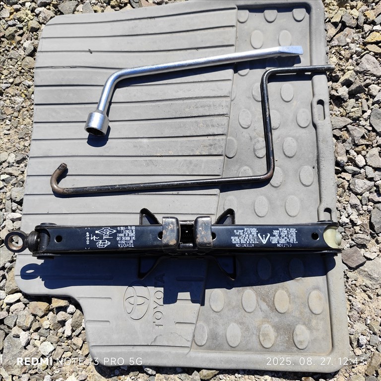 Toyota Corolla 1, 4 vvti gyári emelő. 2. kép