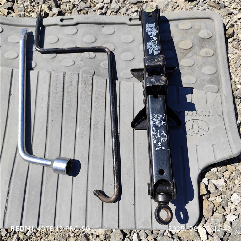 Toyota Corolla 1, 4 vvti gyári emelő. 3. kép