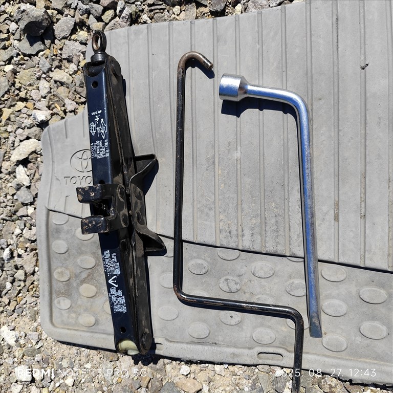 Toyota Corolla 1, 4 vvti gyári emelő. 4. kép