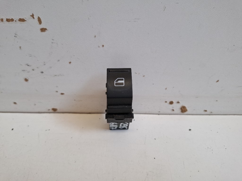 Volkswagen Golf VI (5K) jobb hátsó ablakemelõ kapcsoló 1. kép