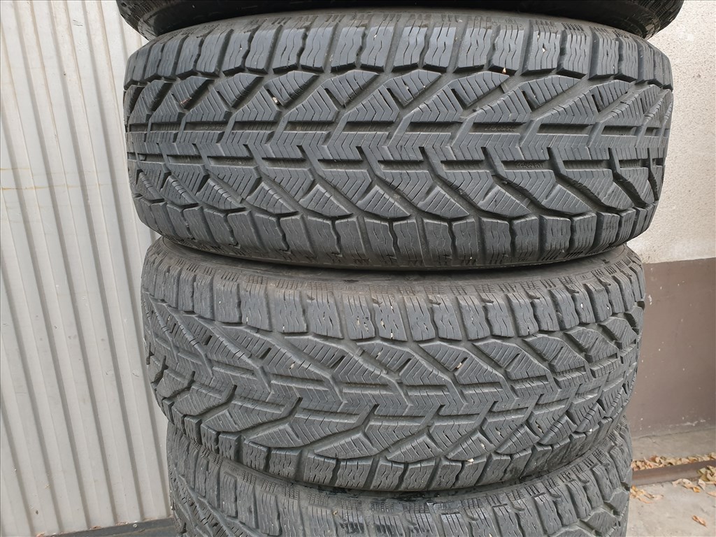  225/60 17 Taurus Winter SUV 2. kép