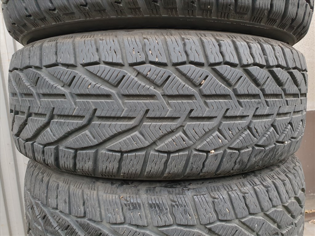  225/60 17 Taurus Winter SUV 3. kép