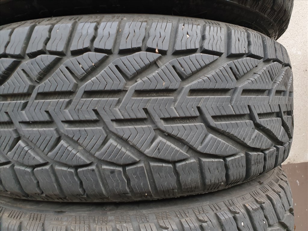  225/60 17 Taurus Winter SUV 4. kép