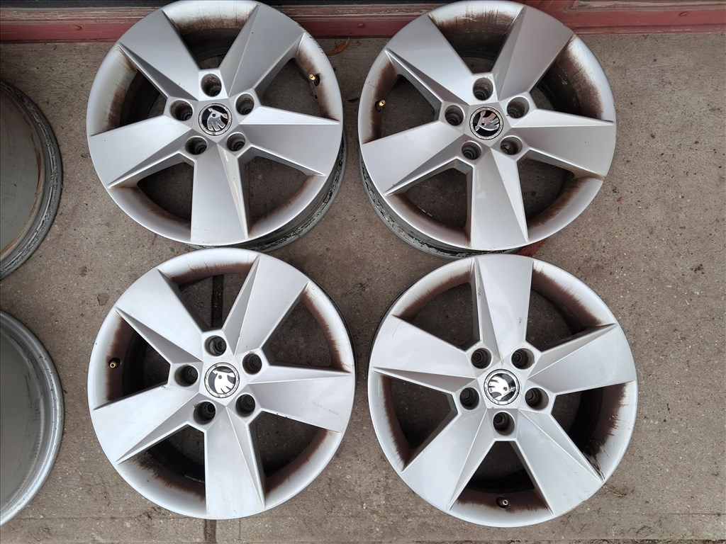 Skoda Octavia III 16"-os alufelni garnitúra 2. kép