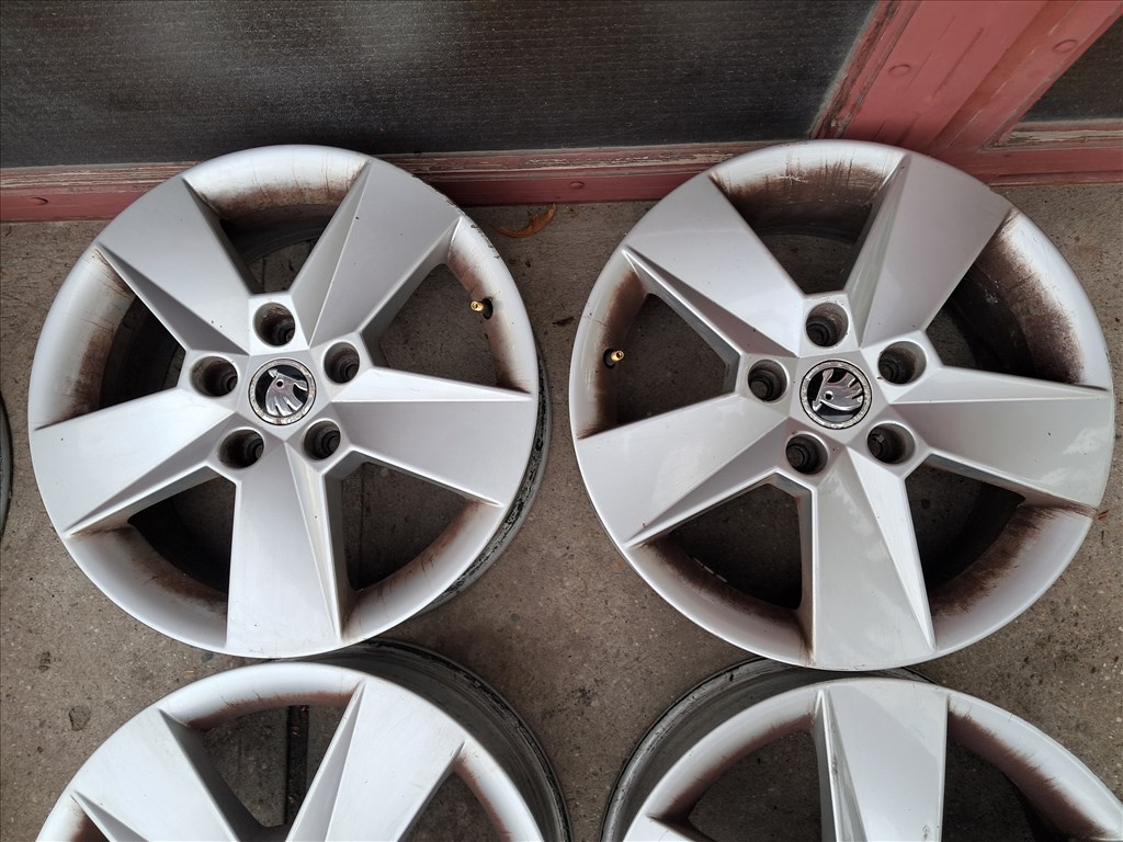 Skoda Octavia III 16"-os alufelni garnitúra 3. kép