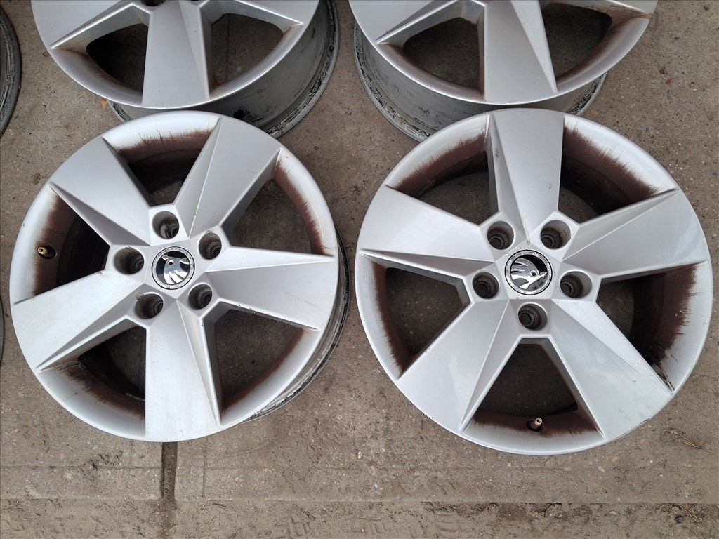 Skoda Octavia III 16"-os alufelni garnitúra 4. kép