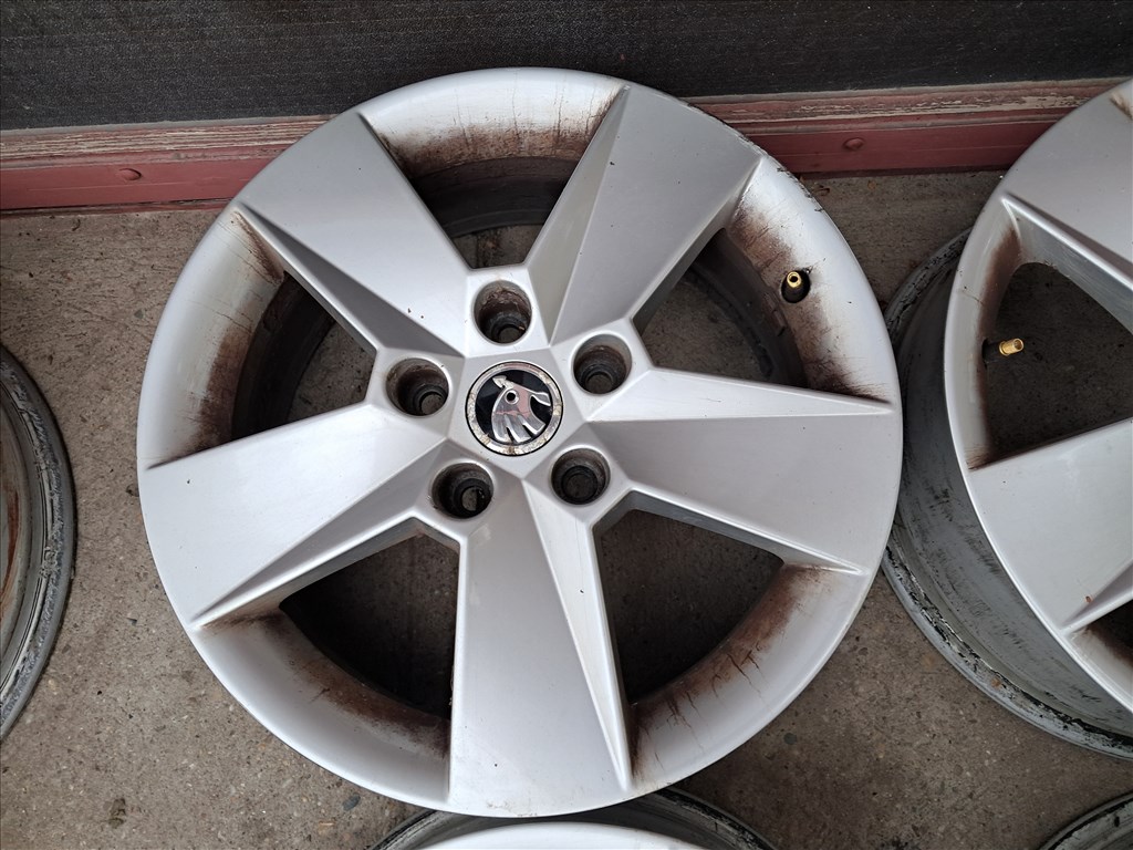 Skoda Octavia III 16"-os alufelni garnitúra 5. kép