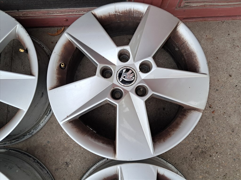 Skoda Octavia III 16"-os alufelni garnitúra 6. kép