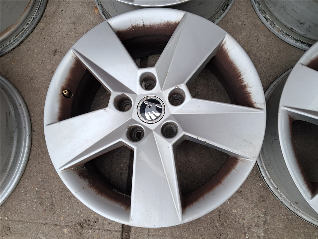 Skoda Octavia III 16"-os alufelni garnitúra 7. kép