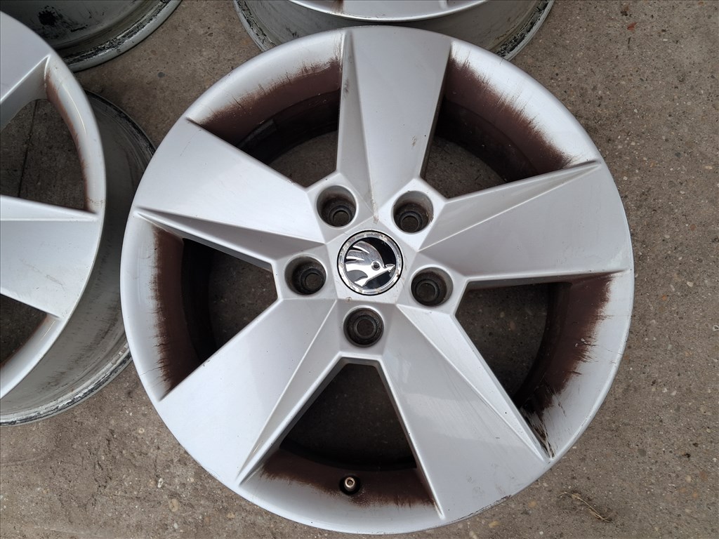 Skoda Octavia III 16"-os alufelni garnitúra 8. kép