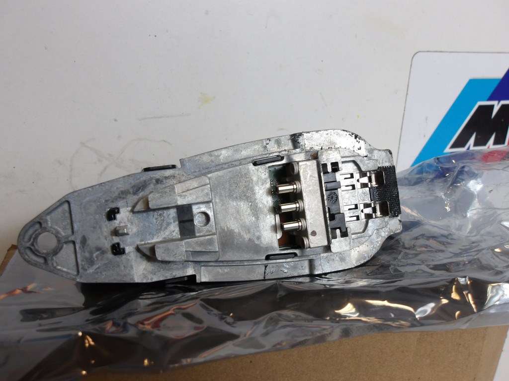 (GYÁRI BONTOTT) BMW Tetőantenna 1-es F40 /2-es  F44 / 5-ös G31 / 6 -os G32 GT / X3 G01 / X4 G02 / X5 /G05 X6 /G06 |6826326| 3. kép