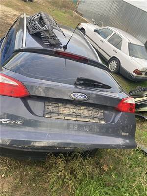 Ford Focus MK3 kombi csomagtérajtó(E B színkód)