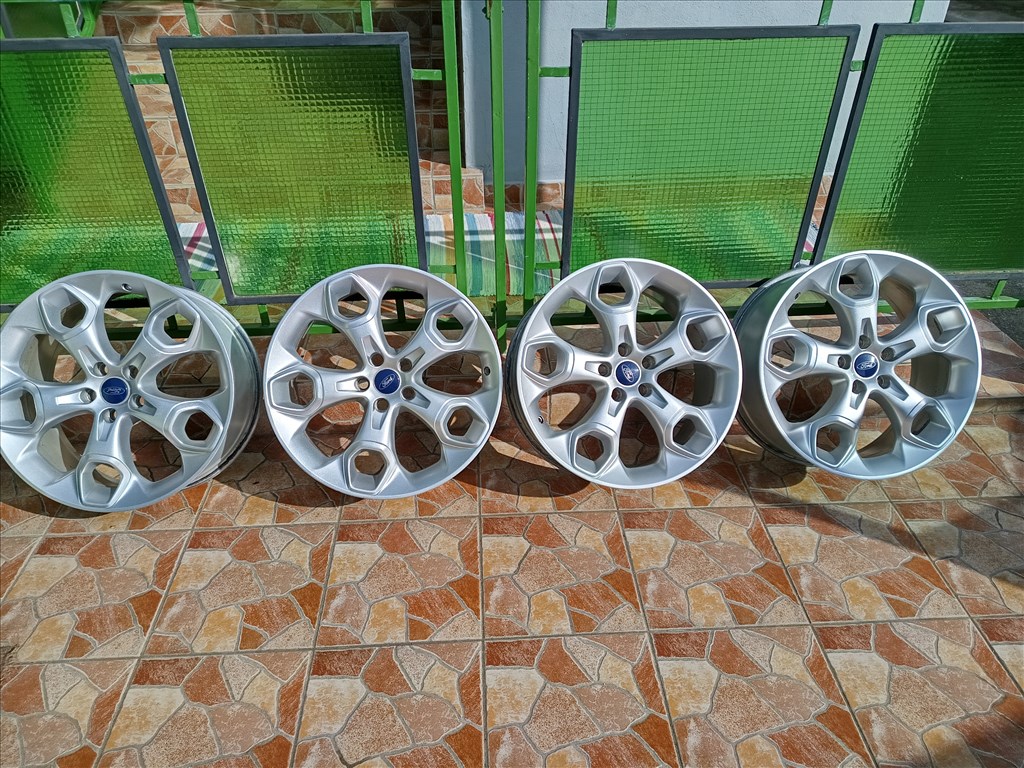 Ford gyári alufelni, 8x19, 63.4, 5x108, et52.5 2. kép