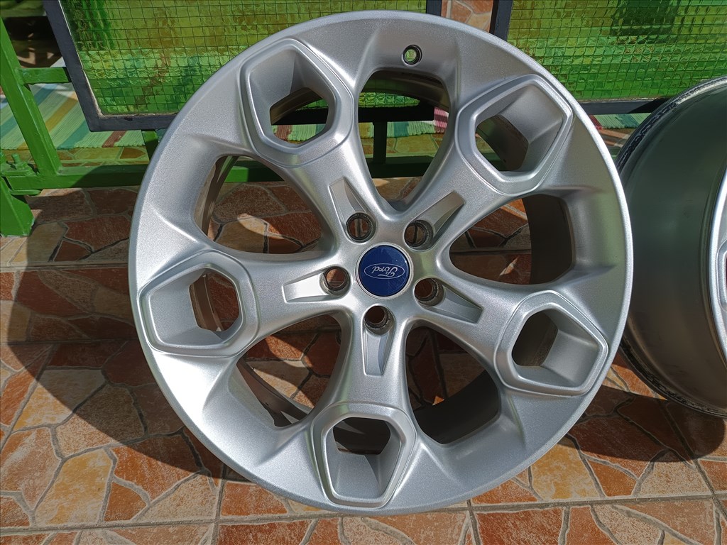 Ford gyári alufelni, 8x19, 63.4, 5x108, et52.5 3. kép