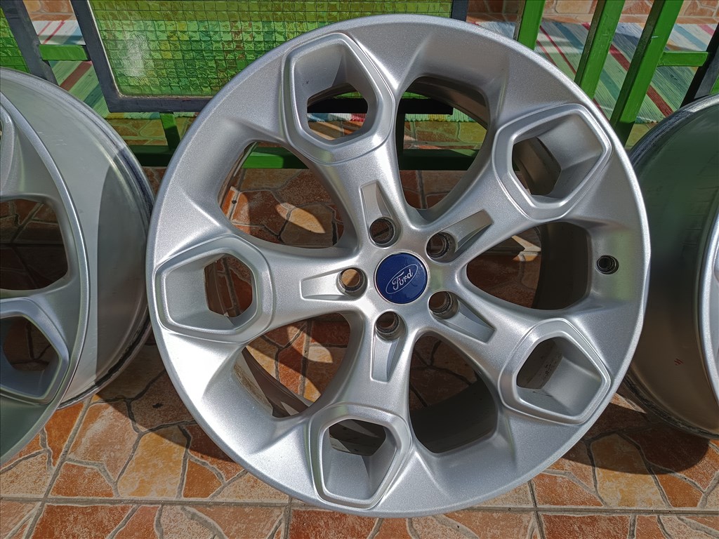 Ford gyári alufelni, 8x19, 63.4, 5x108, et52.5 4. kép