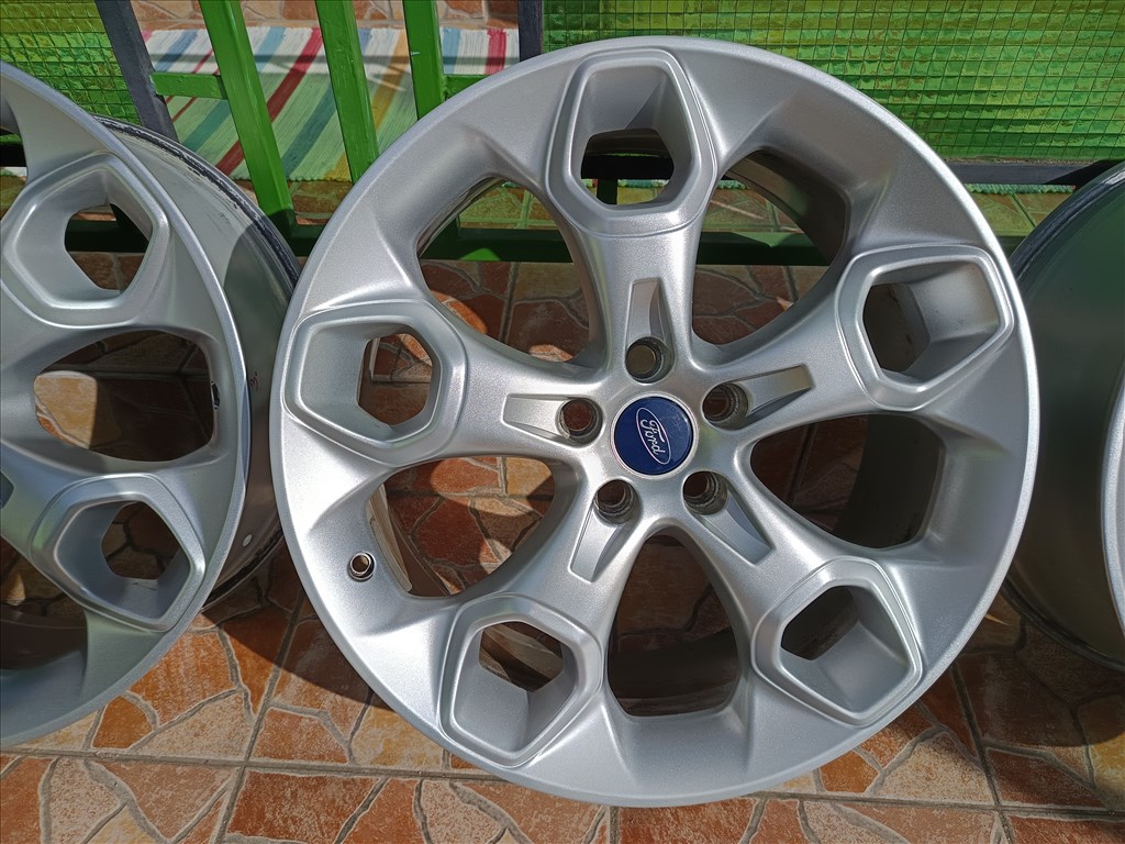 Ford gyári alufelni, 8x19, 63.4, 5x108, et52.5 5. kép