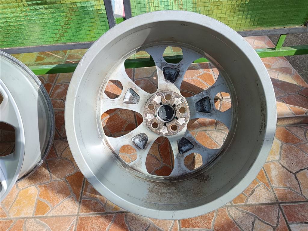 Ford gyári alufelni, 8x19, 63.4, 5x108, et52.5 6. kép