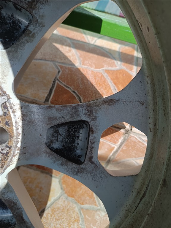 Ford gyári alufelni, 8x19, 63.4, 5x108, et52.5 8. kép