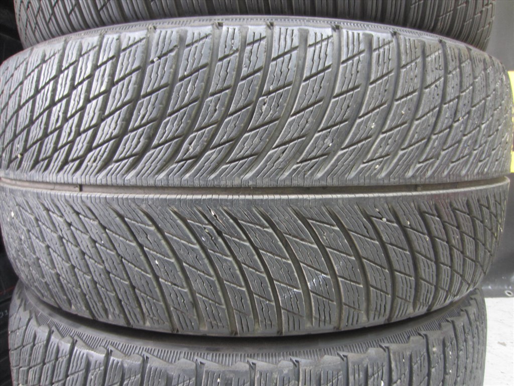  285/40 R22 MICHELIN PILOT ALPIN5 110V 2. kép