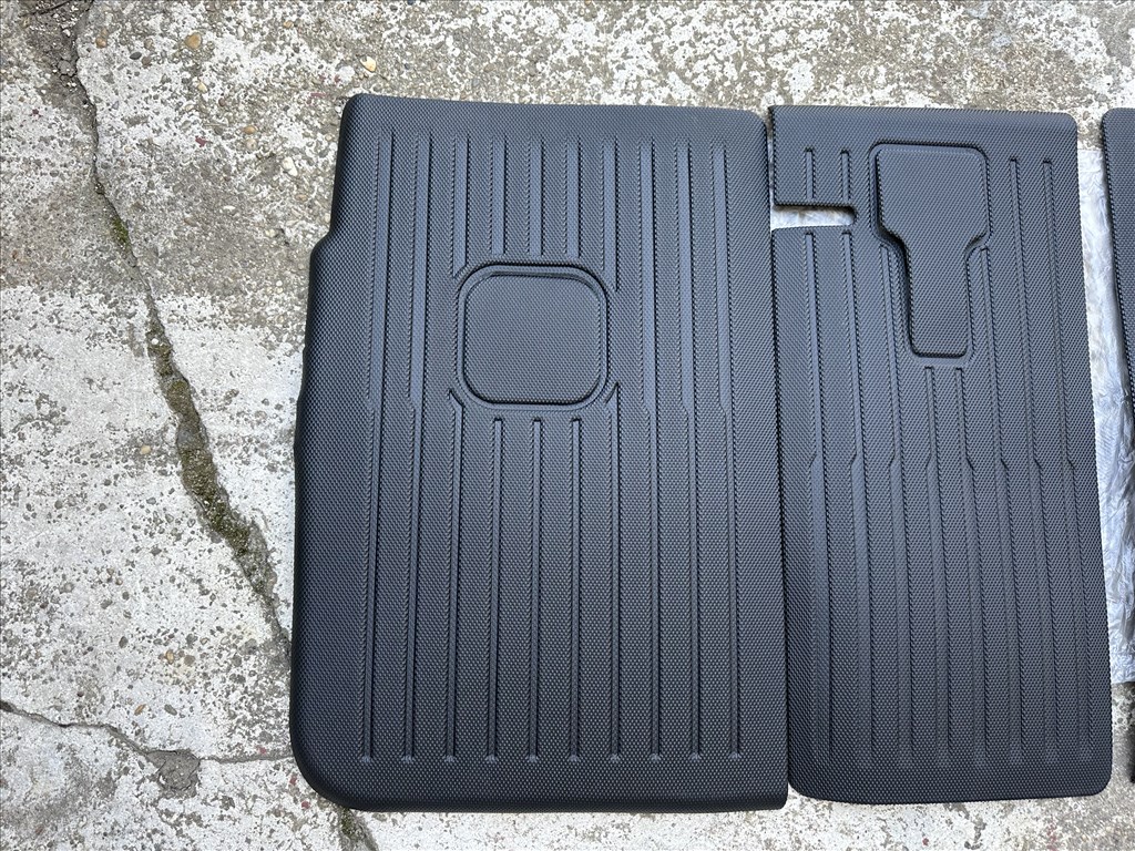 Tesla Model Y hátsó üléstámla védő ülésvédő tépzáras 3 részes 2. kép