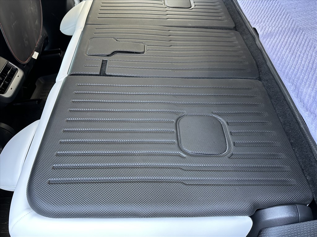 Tesla Model Y hátsó üléstámla védő ülésvédő tépzáras 3 részes 5. kép