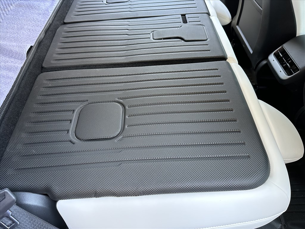 Tesla Model Y hátsó üléstámla védő ülésvédő tépzáras 3 részes 6. kép