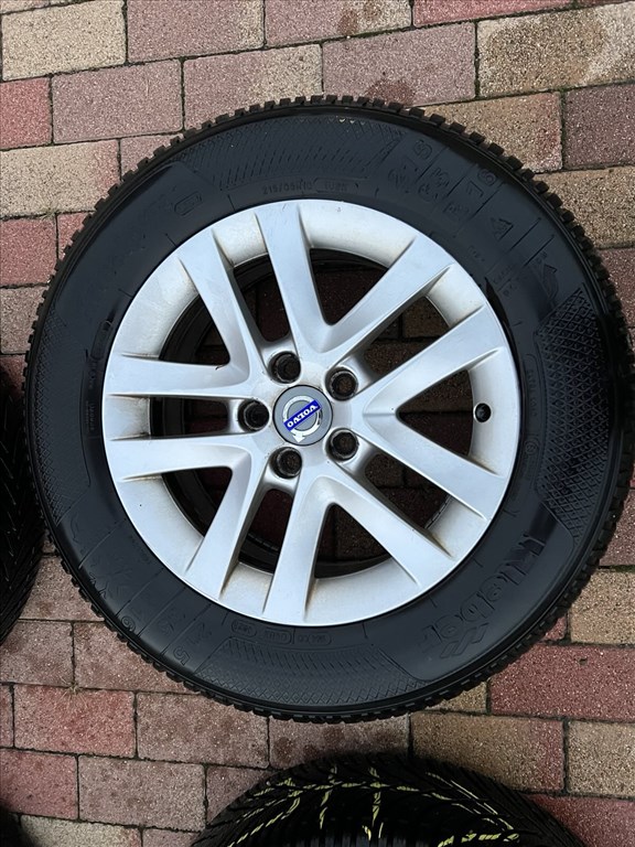  5x108 lyukosztású 16" újszerű alufelni, rajta 215/65 használt Kleber téli gumi 5. kép