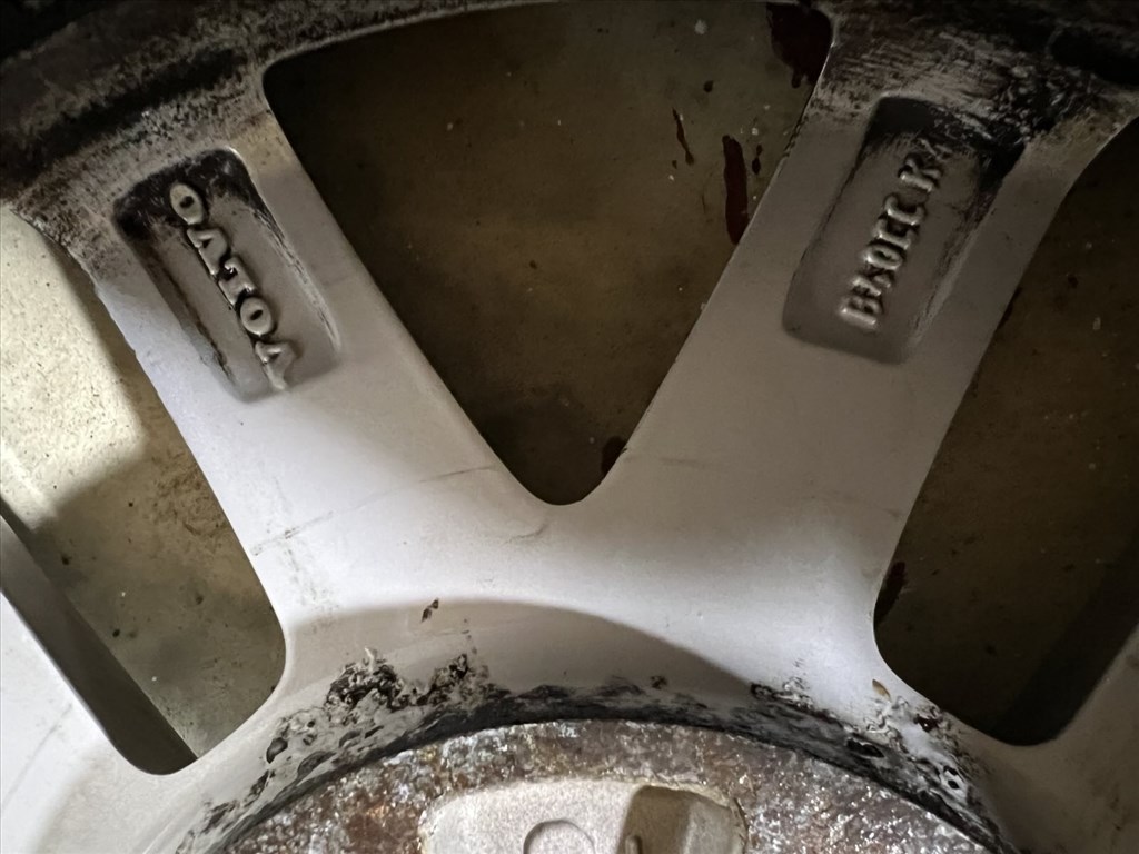  5x108 lyukosztású 16" újszerű alufelni, rajta 215/65 használt Kleber téli gumi 11. kép