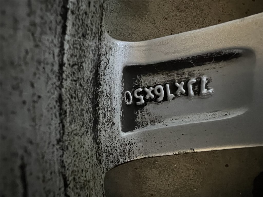  5x108 lyukosztású 16" újszerű alufelni, rajta 215/65 használt Kleber téli gumi 12. kép