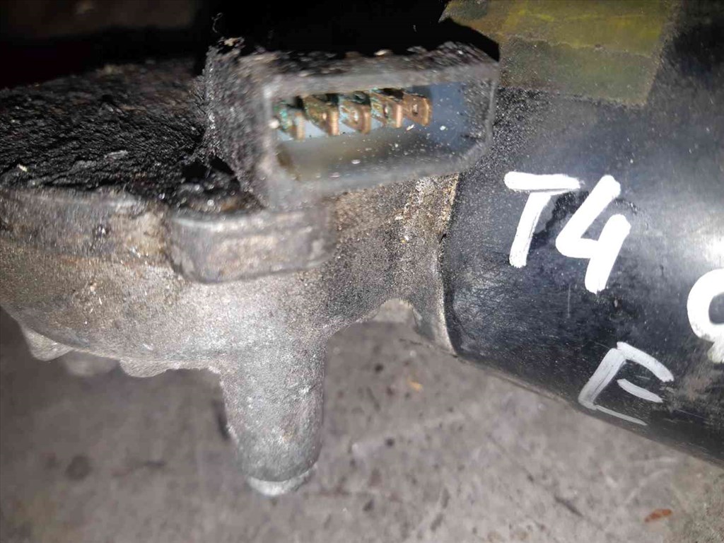 Volkswagen Transporter T4 91-96 Elsõ Ablaktörlõ Motor 701955113 A 3. kép