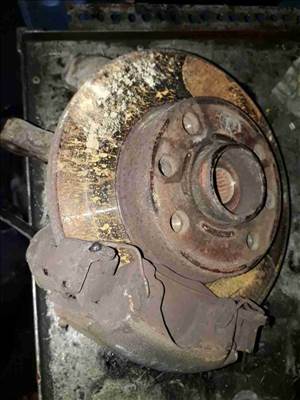 Opel Corsa B Bal Első Csonkállvány Kerékaggyal  Féknyereg