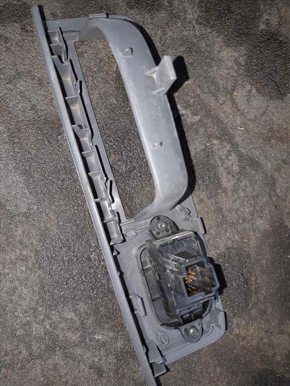 Volvo V50 Jobb Hátsó Ablakemelõ Kapcsoló 30773217 2. kép