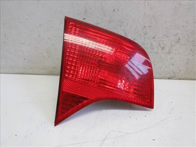 Audi A4 4 ajtós (8E B7) bal hátsó belső lámpa 8E5945093A