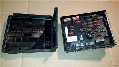 Volkswagen Passat B6 Biztosítéktábla / Relé Tábla 3C0 937 125