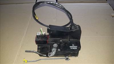 Renault Trafic Jobb Első Ajtó Zárszerkezet  Központizár Motor 8200 008 261