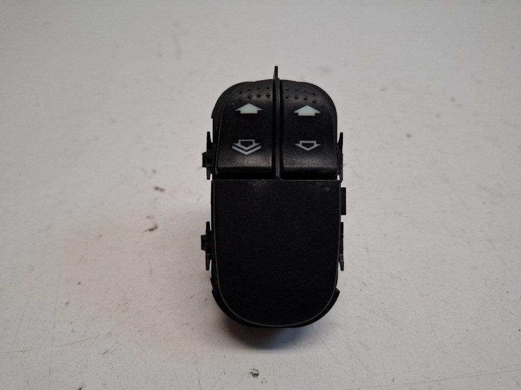 Ford Focus bal elsõ ablakemelõ kapcsoló YS4T14529AB 1. kép