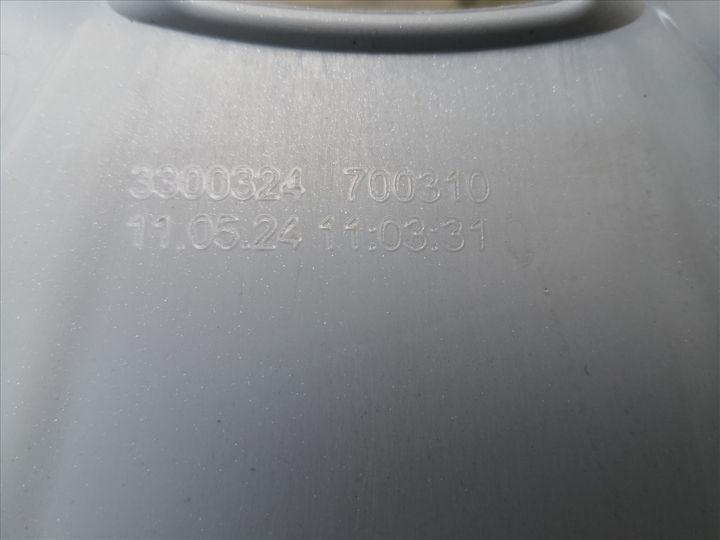 Ford 16-os újszerű gyári dísztárcsa 5. kép