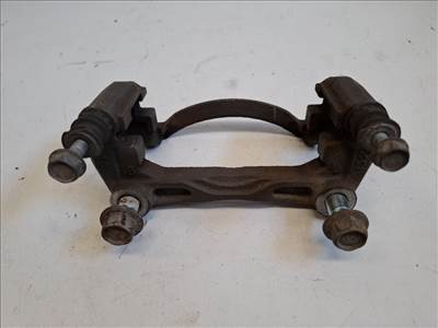 Nissan Juke (F15) bal első féknyereg tartó