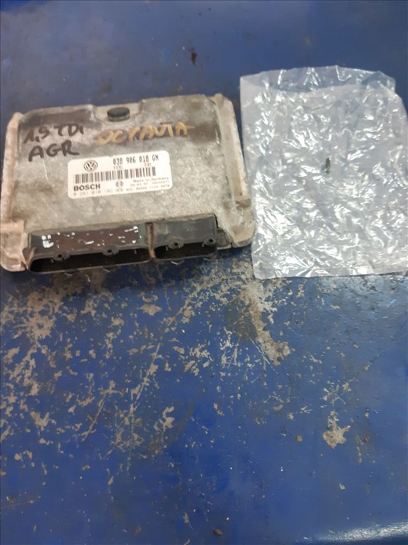 Skoda Octavia Motorvezérlõ / ECU Szett 038 906 018 GN  1. kép