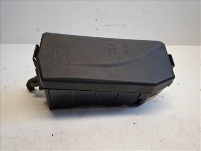 Skoda Fabia bal első biztosítéktábla motortér 2Q0927165A