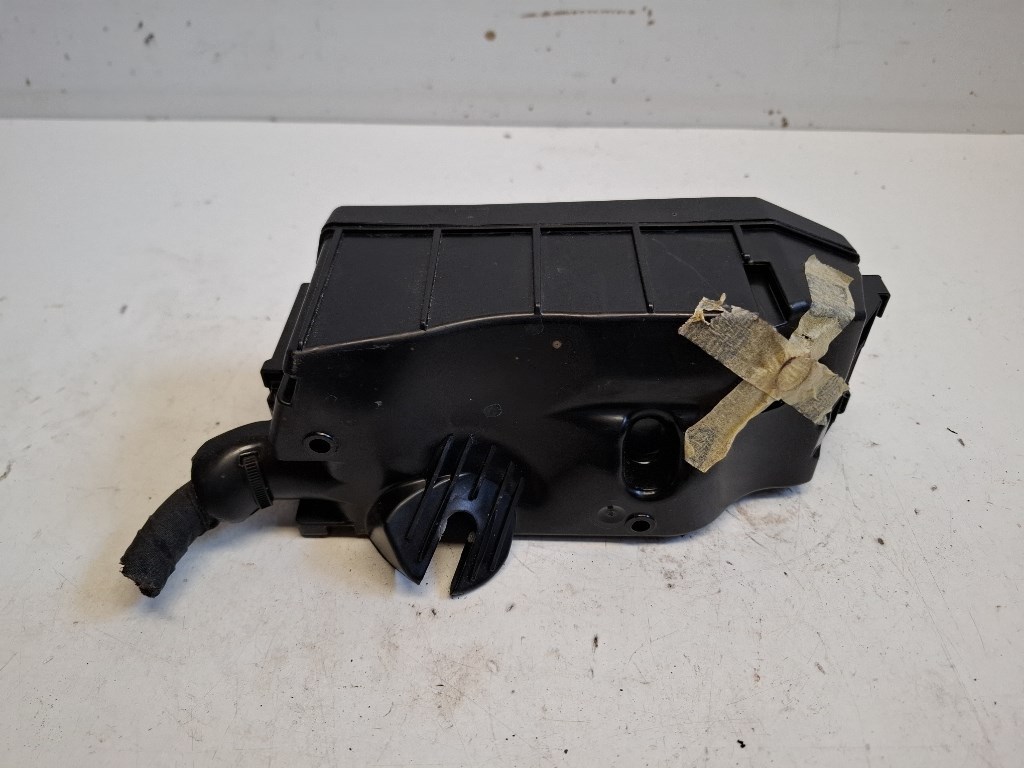 Skoda Fabia bal elsõ biztosítéktábla motortér 2Q0927165A 3. kép