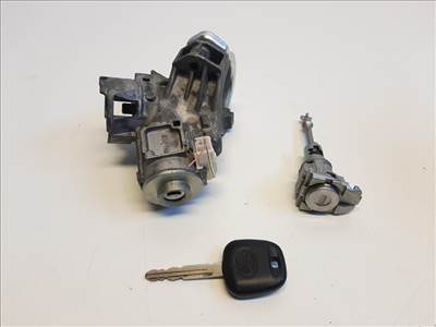 Toyota Yaris (XP130) zárgarnitúra motorvezérlő nélkül