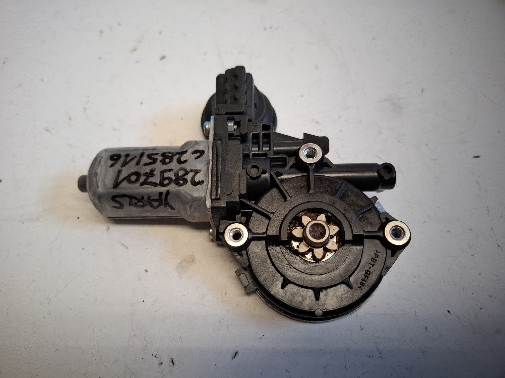 Toyota Yaris (XP130) bal hátsó ablakemelõ motor 857100D100 AV2621002331 1. kép