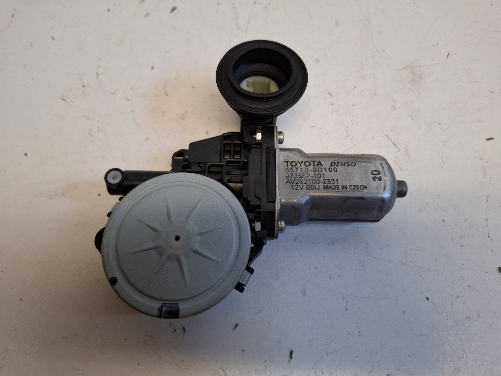 Toyota Yaris (XP130) bal hátsó ablakemelõ motor 857100D100 AV2621002331 2. kép