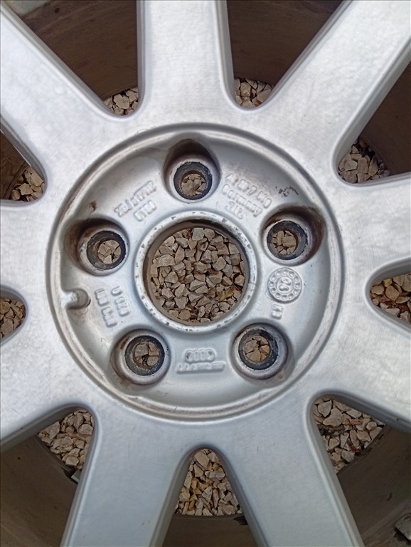  5x112 lyukosztású 17" újszerű (gyári felni) alufelni, rajta 225/45 újszerű Fortuna nyári gumi gumi  4. kép