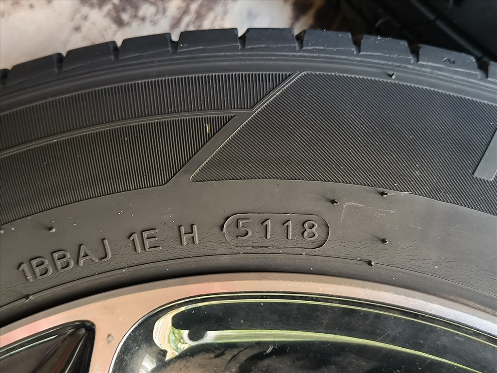  4x100 lyukosztású 15" használt RONAL alufelni, rajta 175/65 használt Hankook nyári gumi gumi  3. kép