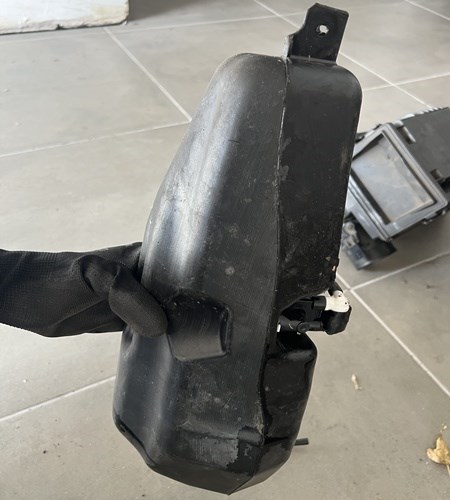 Dacia Logan II/Sandero II ablakmosó folyadék ablakmosó folyadék tartály  289107187r 289104583r 3. kép