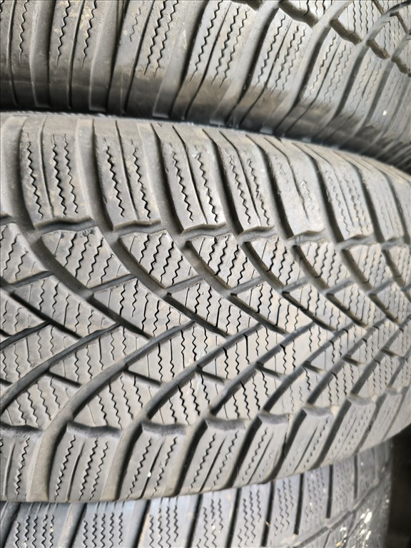  225/6517" 35e/2db  Bridgestone téli gumi gumi 3. kép